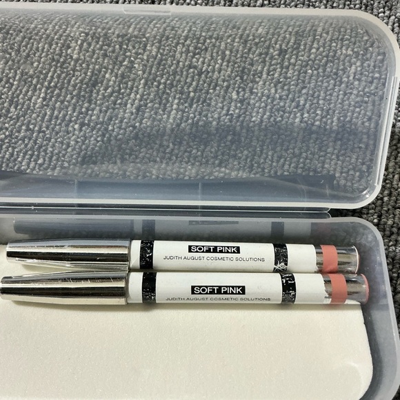 The Everything Pencil Concealer- soft pink set of 2 - Picture 7 of 7